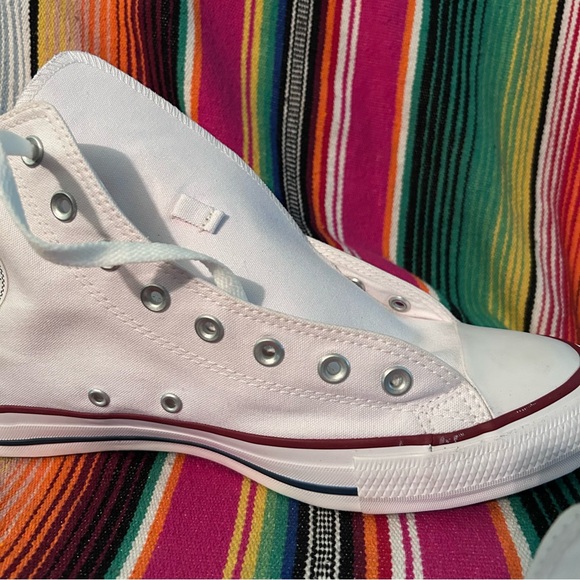 Chuck Taylor All Star Canvas
UNISEX HIGH TOP - Picture 3 of 8